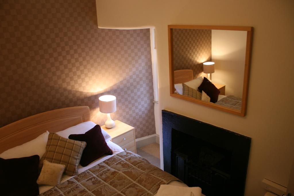 Royal Mile Budget Apartments Edinburgh Room photo